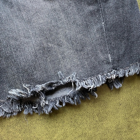 Black cut off shorts - Picture 3 of 4